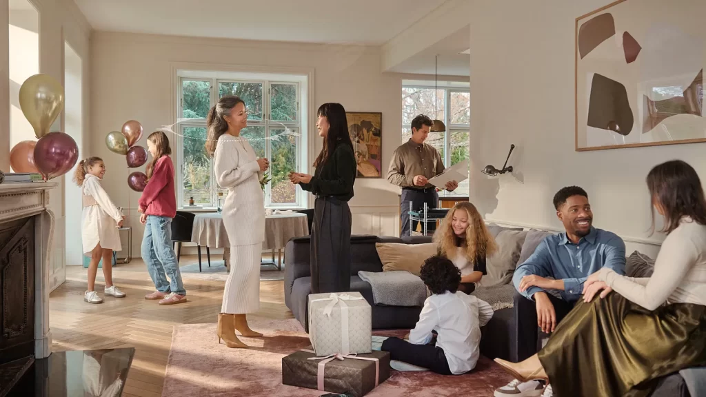 Woman standing in a crowed living room at party wearing Widex Allure 440